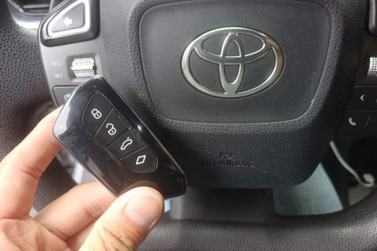 Used Toyota bZ3 2023 517 km Elite PRO Vehicle Key