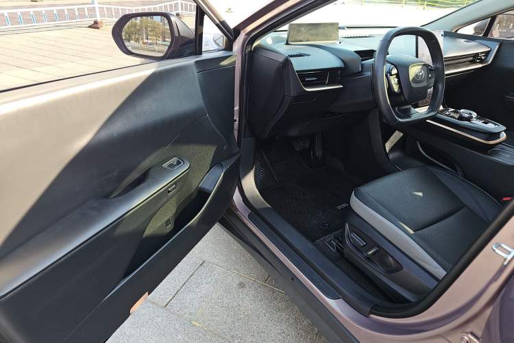 Used Toyota bZ3 2023 616 km Long-Range Premium Driver Seat