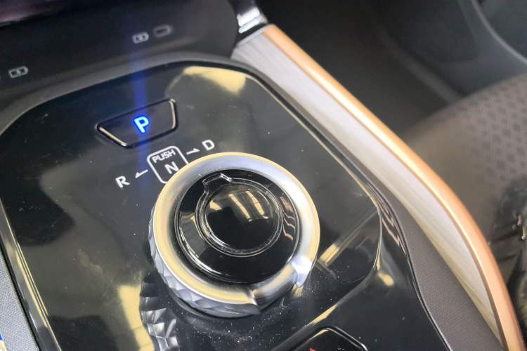 Used Toyota bZ3 2023 616 km Long-Range Premium Gear Lever
