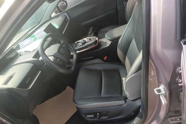 Used Toyota bZ3 2023 616 km Long-Range Premium Left Front Seat