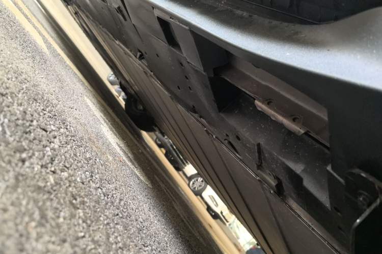 Used Toyota bZ3 2023 616 km Long-Range Premium Left Side Sill