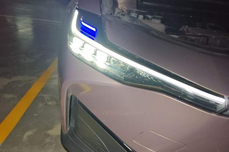 Used Toyota bZ3 2023 616 km Long-Range Premium Right Front Headlight