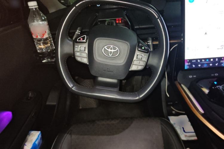 Used Toyota bZ3 2023 616 km Long-Range Premium Steering Wheel