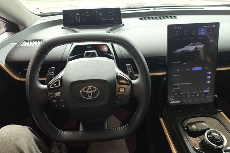 Used Toyota bZ3 2023 616 km Long-Range Premium Center Console