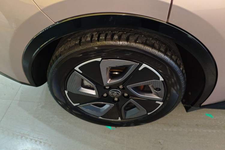 Used Toyota bZ3 2023 616 km Long-Range Premium Exterior 8