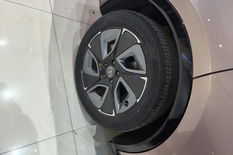 Used Toyota bZ3 2023 616 km Long-Range Premium Exterior 8