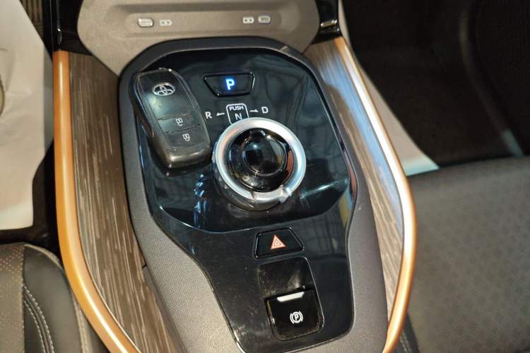 Used Toyota bZ3 2023 616 km Long-Range Premium Gear Lever