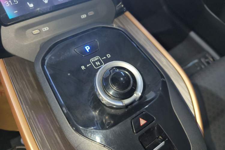 Used Toyota bZ3 2023 616 km Long-Range Premium Gear Lever