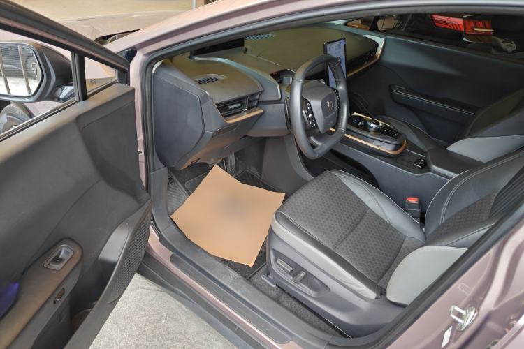 Used Toyota bZ3 2023 616 km Long-Range Premium Interior 3