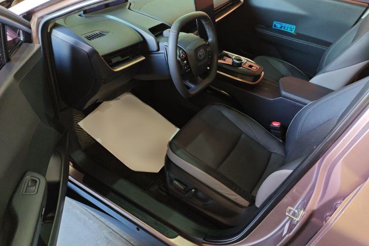 Used Toyota bZ3 2023 616 km Long-Range Premium Interior 3