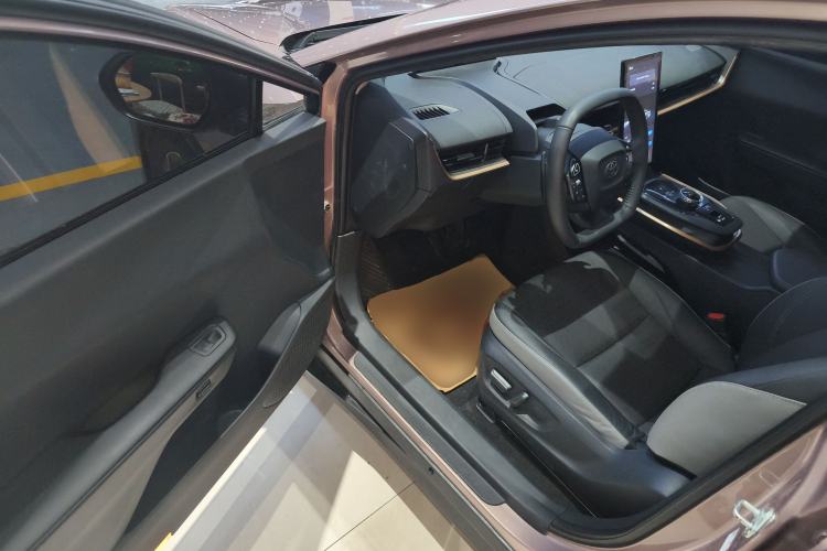 Used Toyota bZ3 2023 616 km Long-Range Premium Interior 3