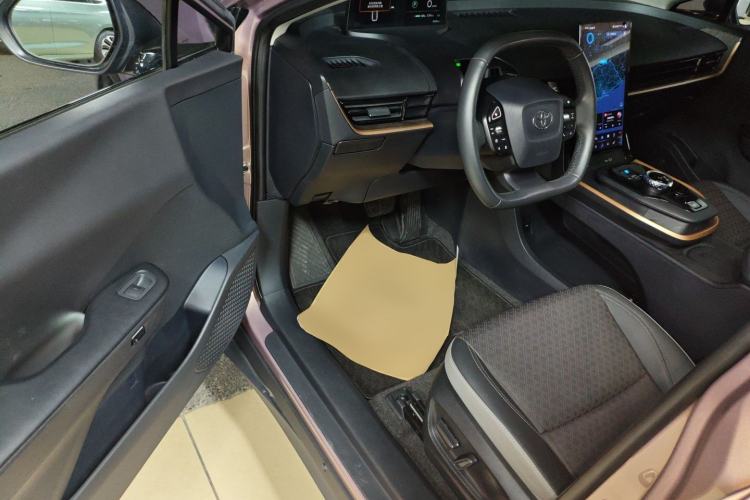 Used Toyota bZ3 2023 616 km Long-Range Premium Interior 3
