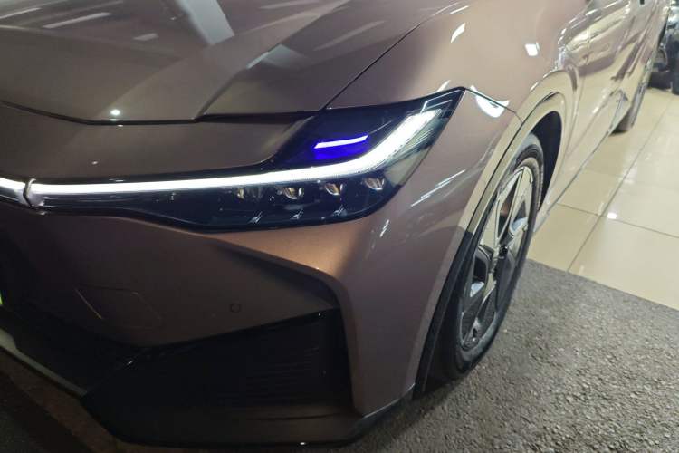 Used Toyota bZ3 2023 616 km Long-Range Premium Left Front Headlight