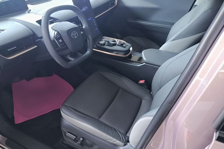 Used Toyota bZ3 2023 616 km Long-Range Premium Left Front Seat