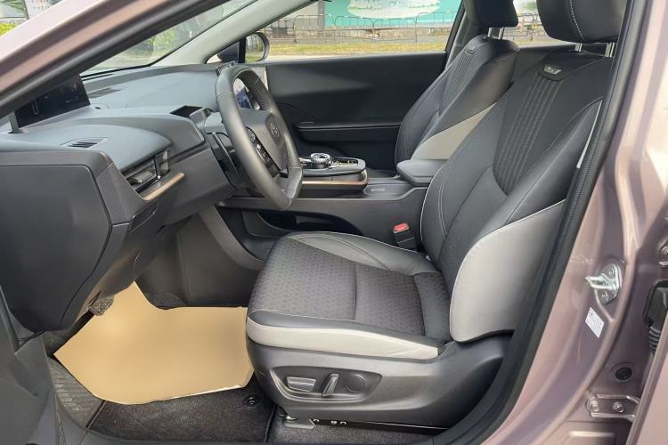 Used Toyota bZ3 2023 616 km Long-Range Premium Left Front Seat