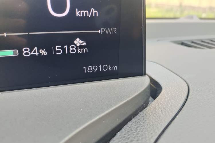 Used Toyota bZ3 2023 616 km Long-Range Premium Odometer Close Up