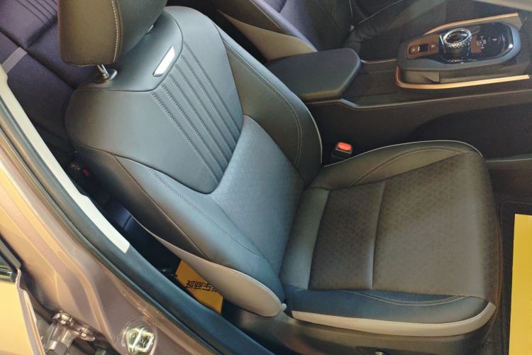 Used Toyota bZ3 2023 616 km Long-Range Premium Right Front Seat