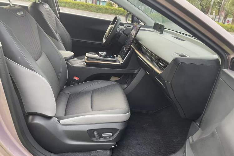 Used Toyota bZ3 2023 616 km Long-Range Premium Right Front Seat