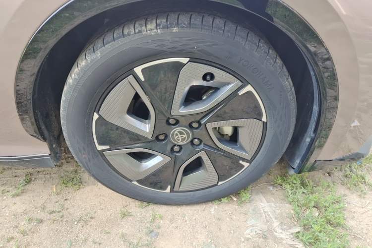 Used Toyota bZ3 2023 616 km Long-Range Premium Right Front Wheel Hub