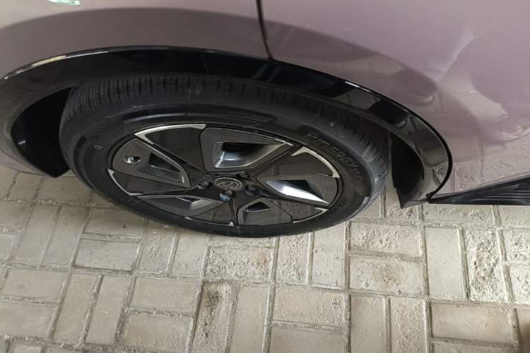 Used Toyota bZ3 2023 616 km Long-Range Premium Right Rear Wheel Hub