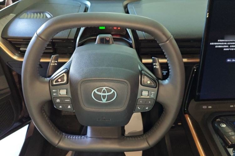 Used Toyota bZ3 2023 616 km Long-Range Premium Steering Wheel
