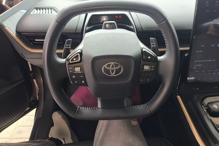 Used Toyota bZ3 2023 616 km Long-Range Premium Steering Wheel