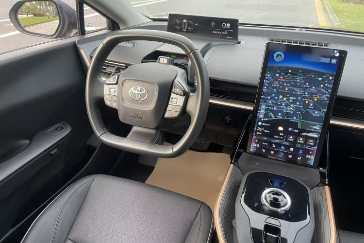 Used Toyota bZ3 2023 616 km Long-Range Premium Steering Wheel