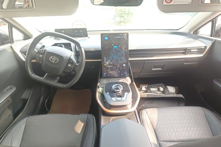 Used Toyota bZ3 2023 616 km Long-Range Premium Center Console