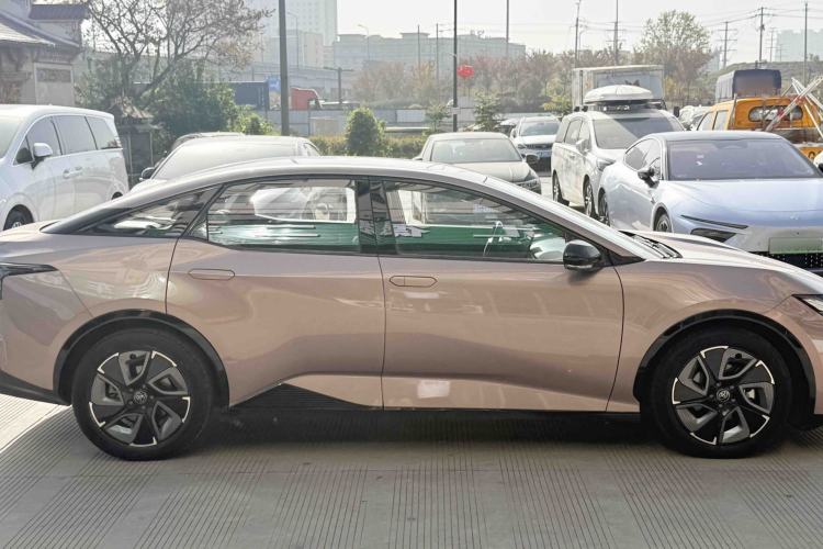 Used Toyota bZ3 2023 616 km Long-Range Premium Exterior 5