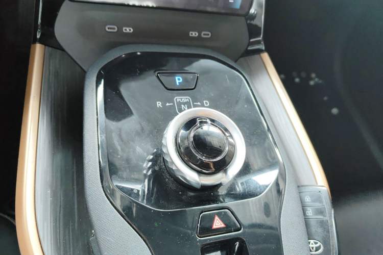 Used Toyota bZ3 2023 616 km Long-Range Premium Gear Lever