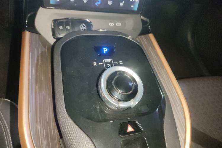 Used Toyota bZ3 2023 616 km Long-Range Premium Gear Lever