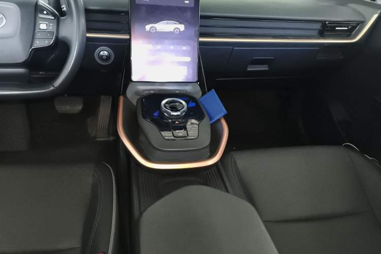 Used Toyota bZ3 2023 616 km Long-Range Premium Gear Lever