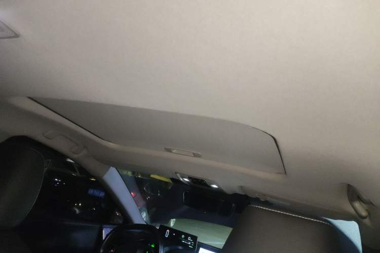 Used Toyota bZ3 2023 616 km Long-Range Premium Headliner
