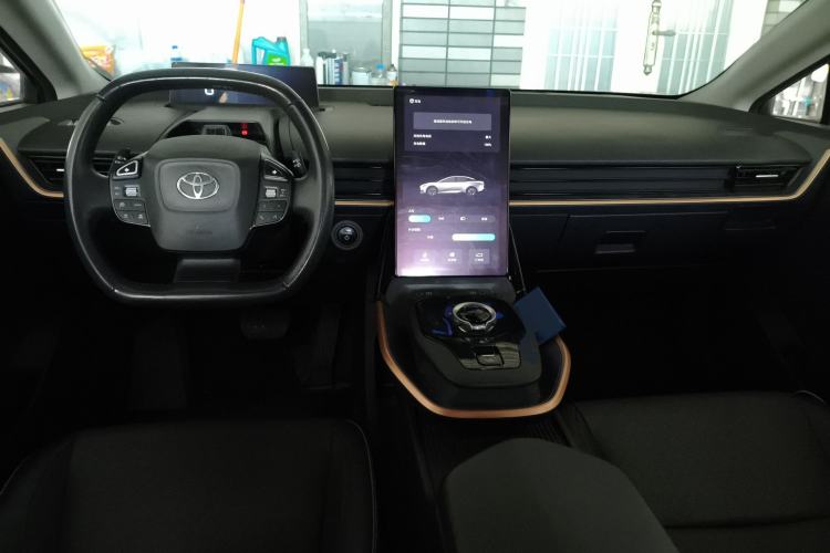 Used Toyota bZ3 2023 616 km Long-Range Premium Interior 2