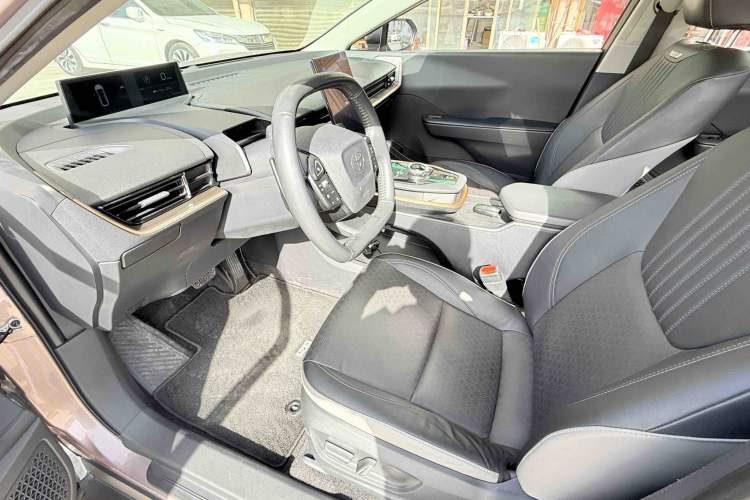 Used Toyota bZ3 2023 616 km Long-Range Premium Interior 3