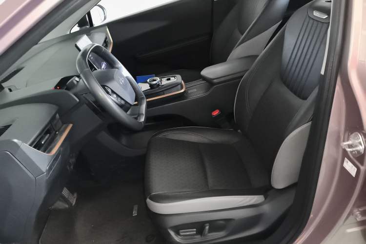 Used Toyota bZ3 2023 616 km Long-Range Premium Left Front Seat