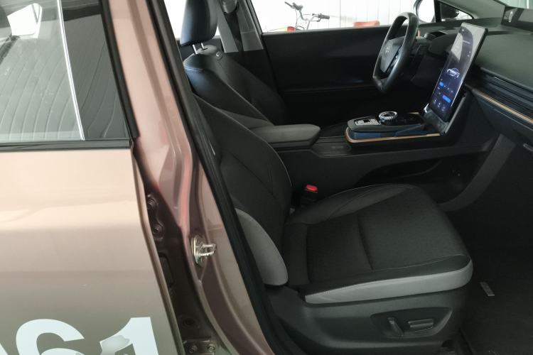 Used Toyota bZ3 2023 616 km Long-Range Premium Right Front Seat