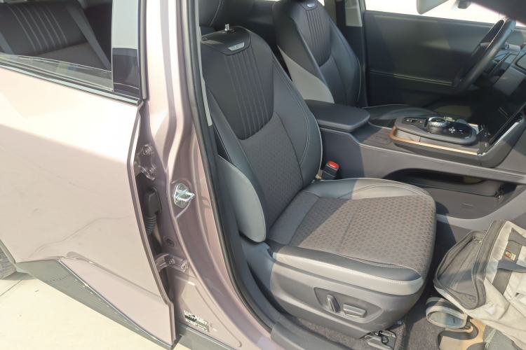 Used Toyota bZ3 2023 616 km Long-Range Premium Right Front Seat