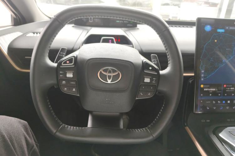 Used Toyota bZ3 2023 616 km Long-Range Premium Steering Wheel