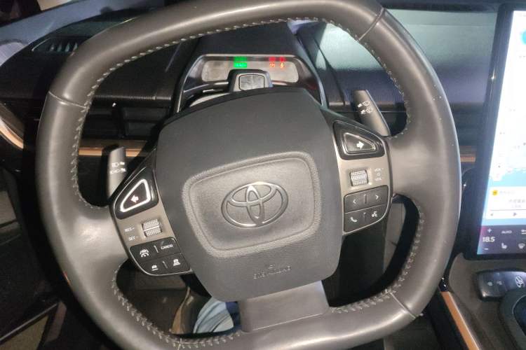 Used Toyota bZ3 2023 616 km Long-Range Premium Steering Wheel