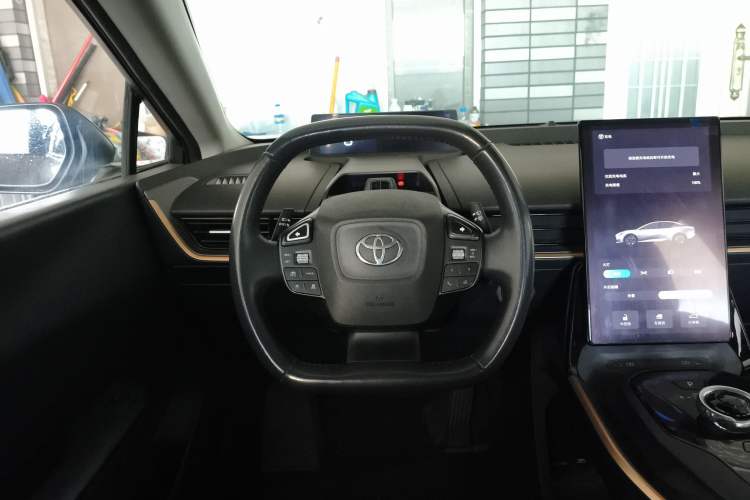 Used Toyota bZ3 2023 616 km Long-Range Premium Steering Wheel