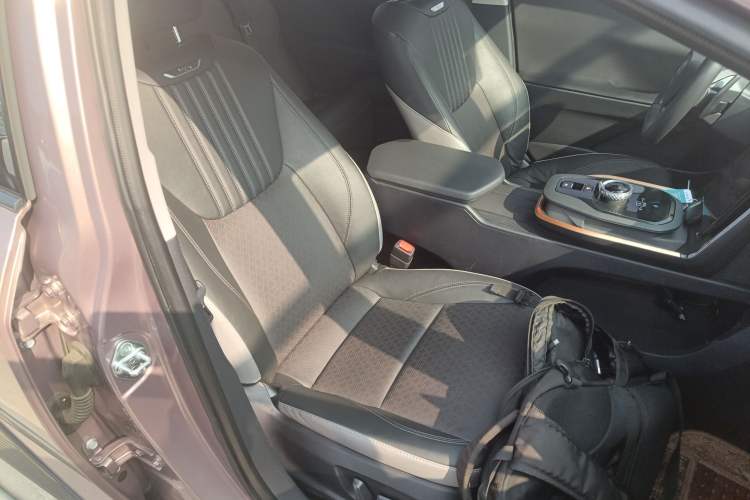 Used Toyota bZ3 2023 616 km Long-Range Premium Right Front Seat