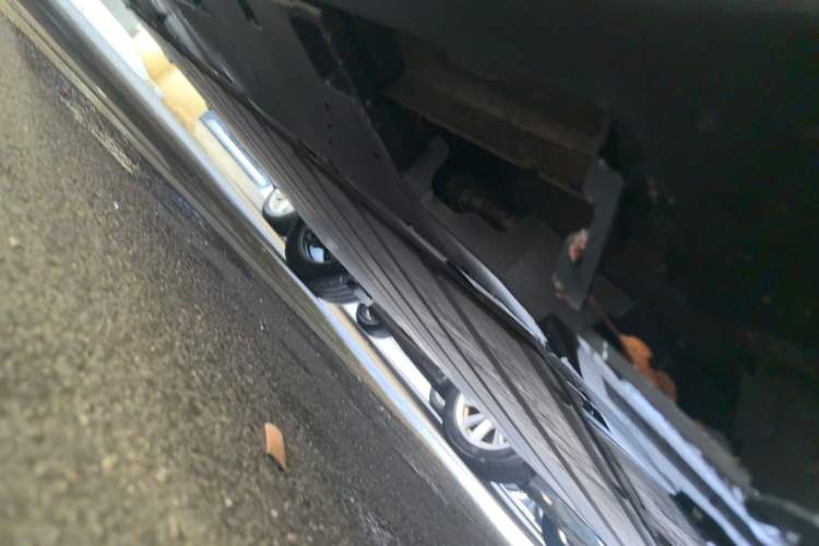 Used Toyota bZ3 2023 616 km Long-Range Premium Right Side Sill