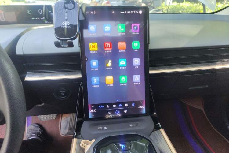 Used Toyota bZ3 2023 616 km Long-Range PRO Audio And AC Panel