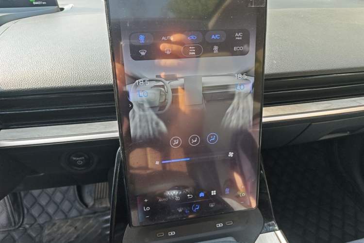 Used Toyota bZ3 2023 517 km Elite PRO Audio And AC Panel