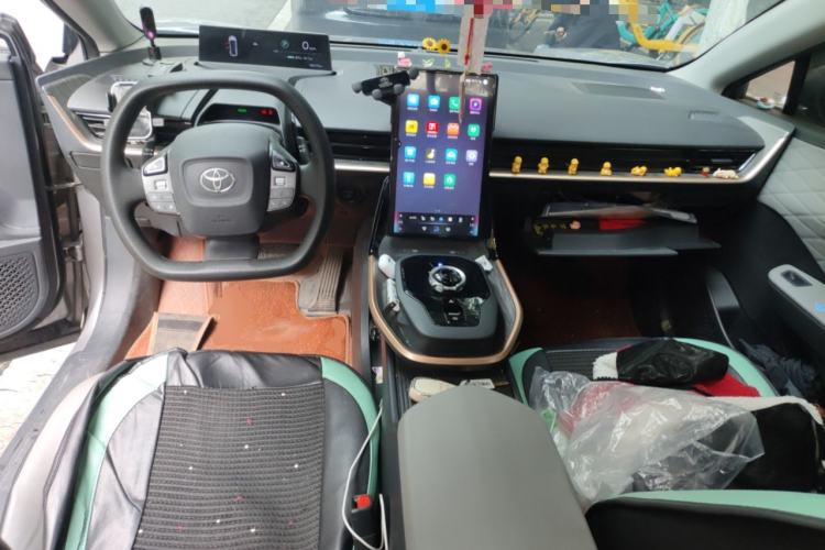 Used Toyota bZ3 2023 517 km Elite PRO Center Console