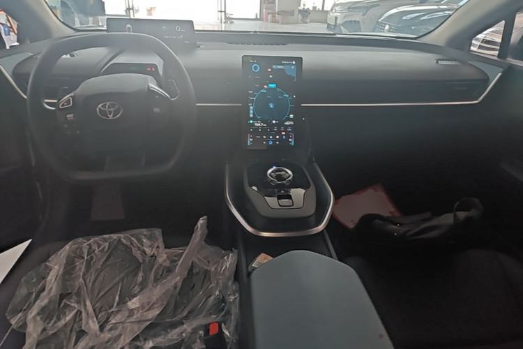 Used Toyota bZ3 2023 517 km Elite PRO Center Console