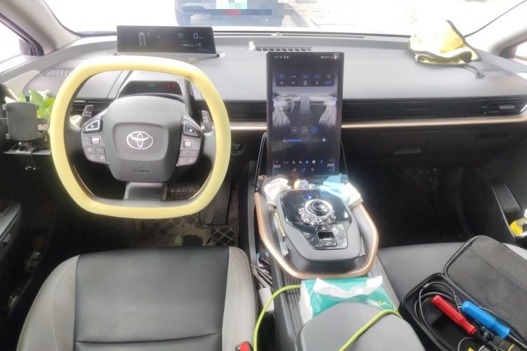 Used Toyota bZ3 2023 517 km Elite PRO Center Console