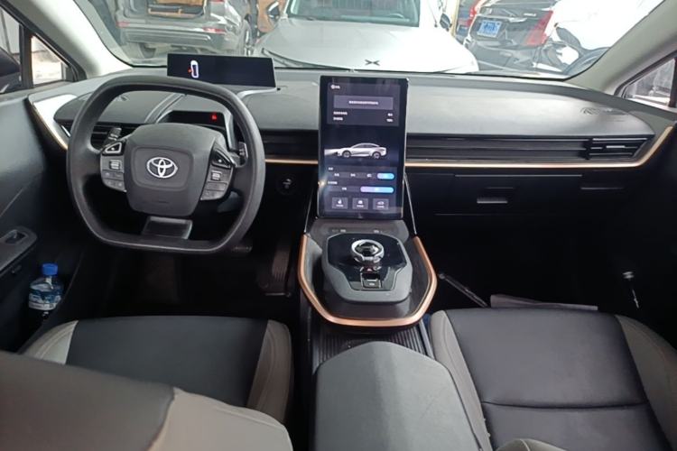 Used Toyota bZ3 2023 616 km Long-Range PRO Center Console