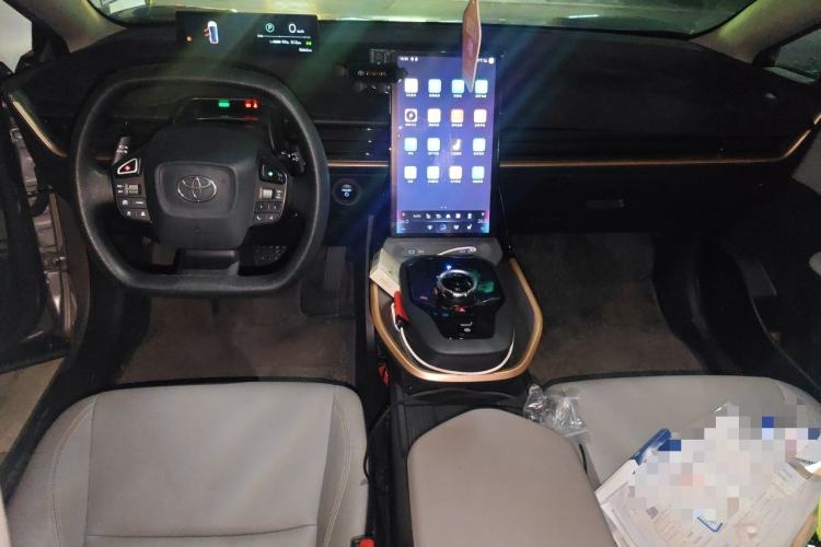 Used Toyota bZ3 2023 517 km Elite PRO Center Console